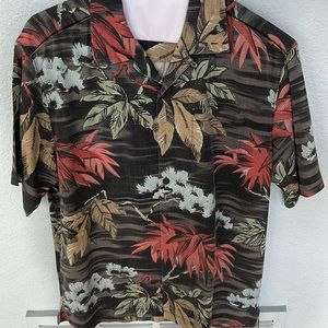 TOMMY BAHAMA SHORT SLEEVE SHIRT! Size Medium